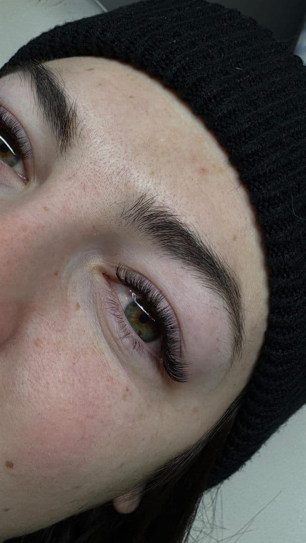 Extensions de cils — Laurence Grenier