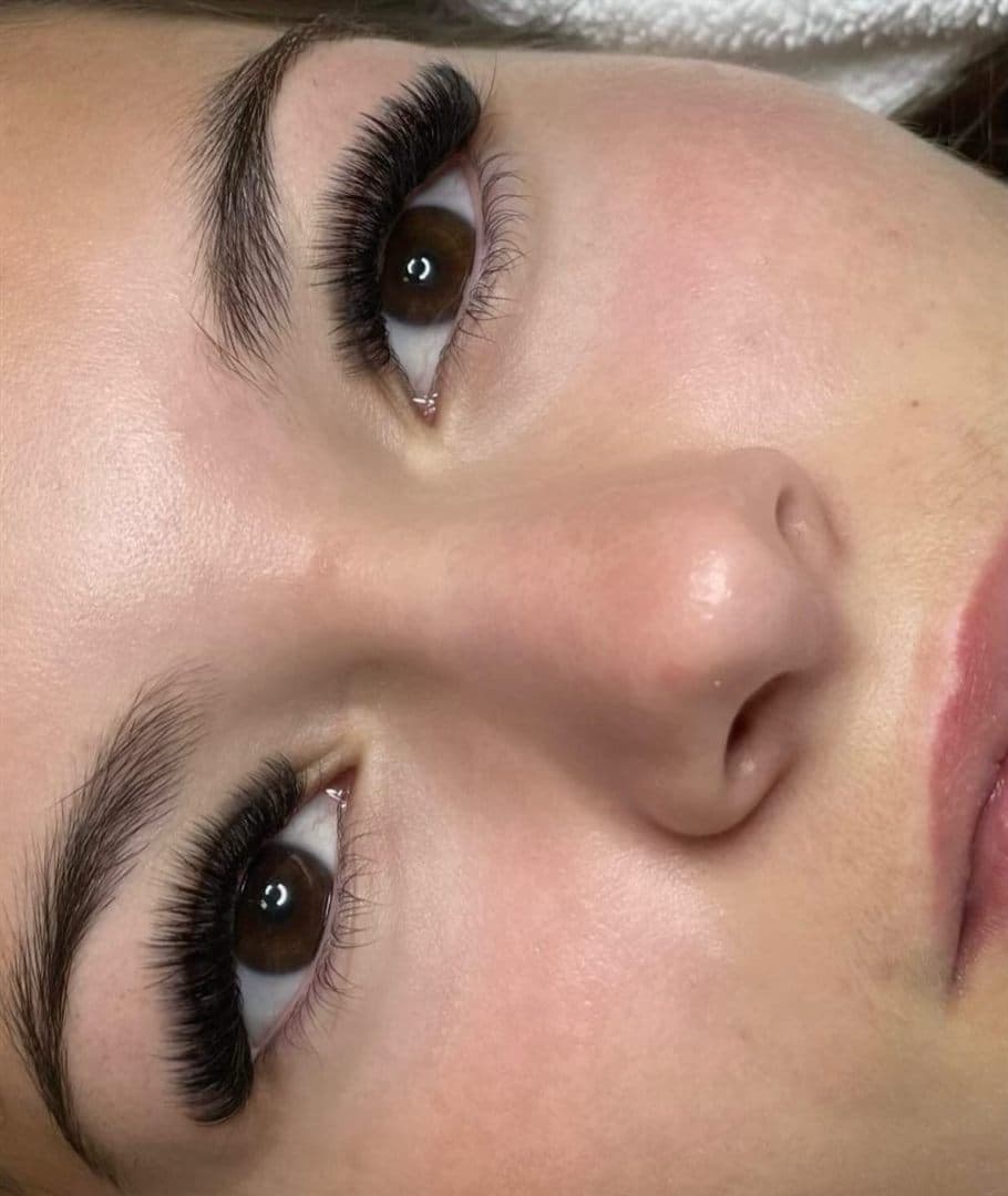 Extensions de cils — Molly-Ann Garceau